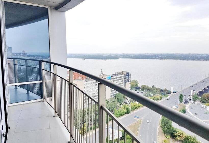 سوئیت با تخت بزرگ, Best Apartments In Most City, River View