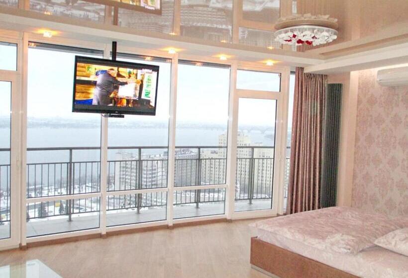 سوئیت با تخت بزرگ, Best Apartments In Most City, River View