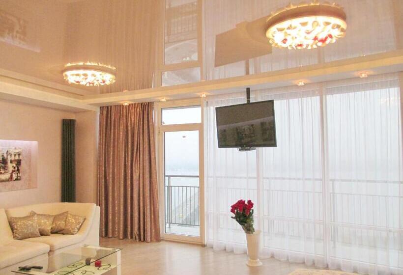 سوئیت با تخت بزرگ, Best Apartments In Most City, River View