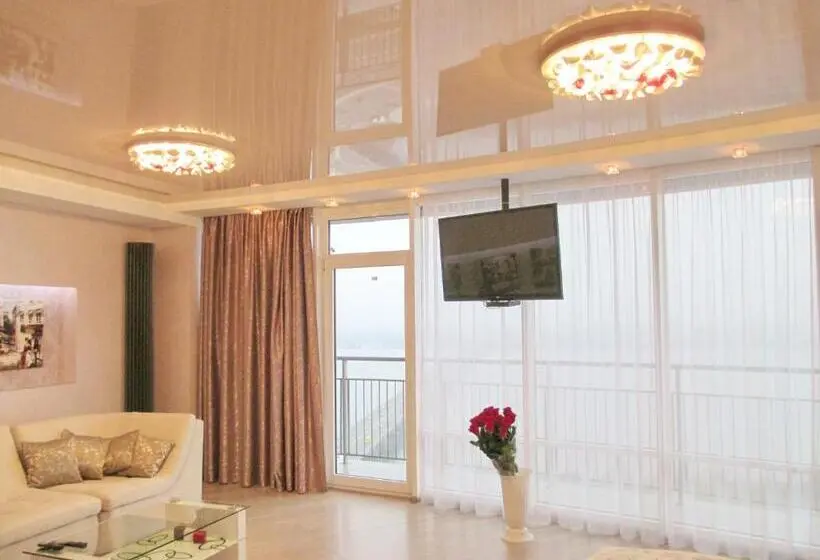 سوئیت با تخت بزرگ, Best Apartments In Most City, River View