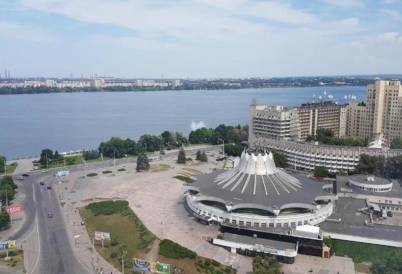 سوئیت 2 خوابه, Best Apartments In Most City, River View