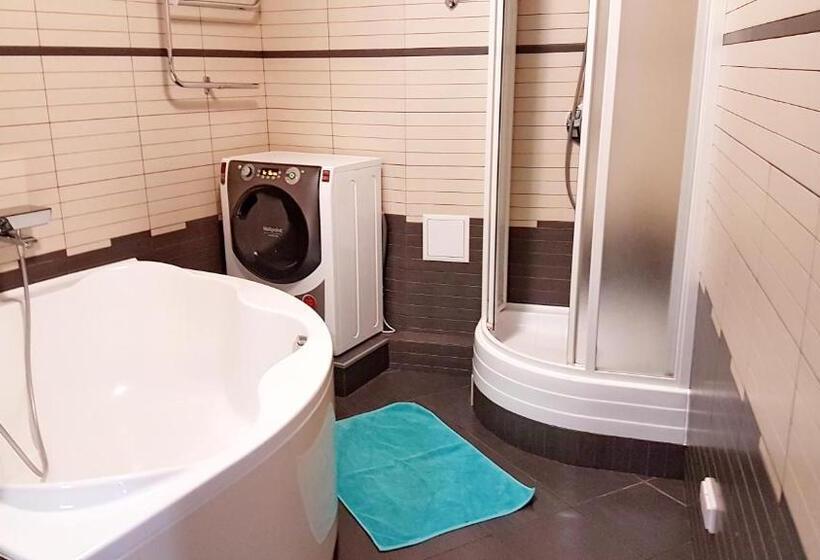 سوئیت 2 خوابه, Best Apartments In Most City, River View