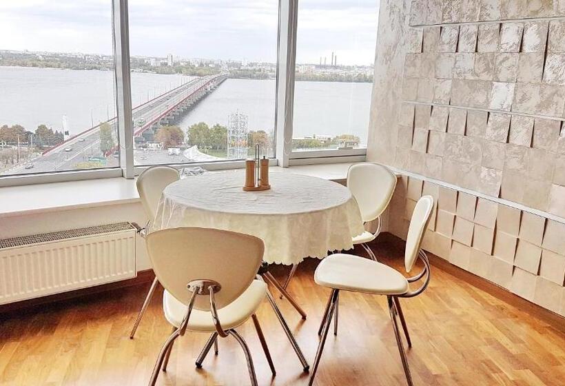 سوئیت 2 خوابه, Best Apartments In Most City, River View