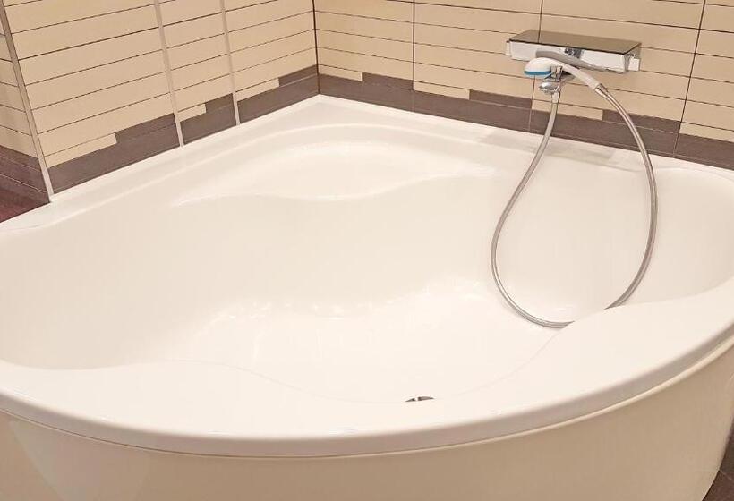 سوئیت 2 خوابه, Best Apartments In Most City, River View