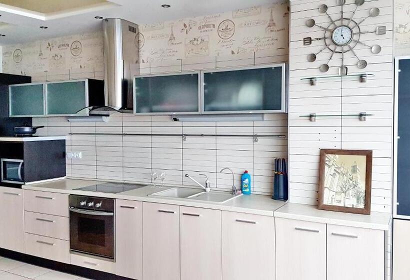 سوئیت 2 خوابه, Best Apartments In Most City, River View