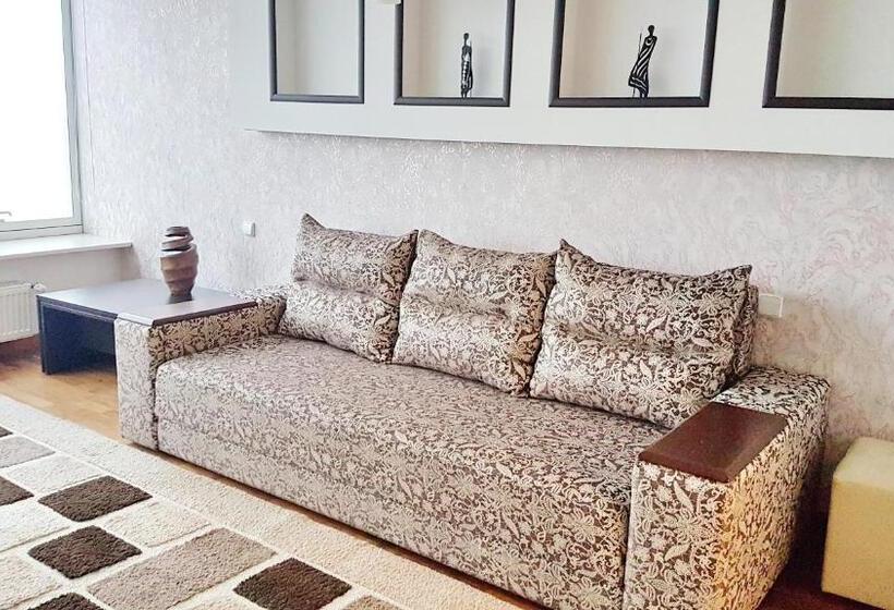 سوئیت 2 خوابه, Best Apartments In Most City, River View