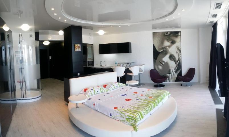 1 Bedroom Penthouse Apartment, Best Apartments In Most City, River View