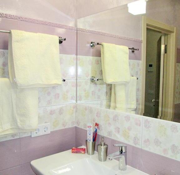 سوئیت با تخت بزرگ, Best Apartments In Most City, River View