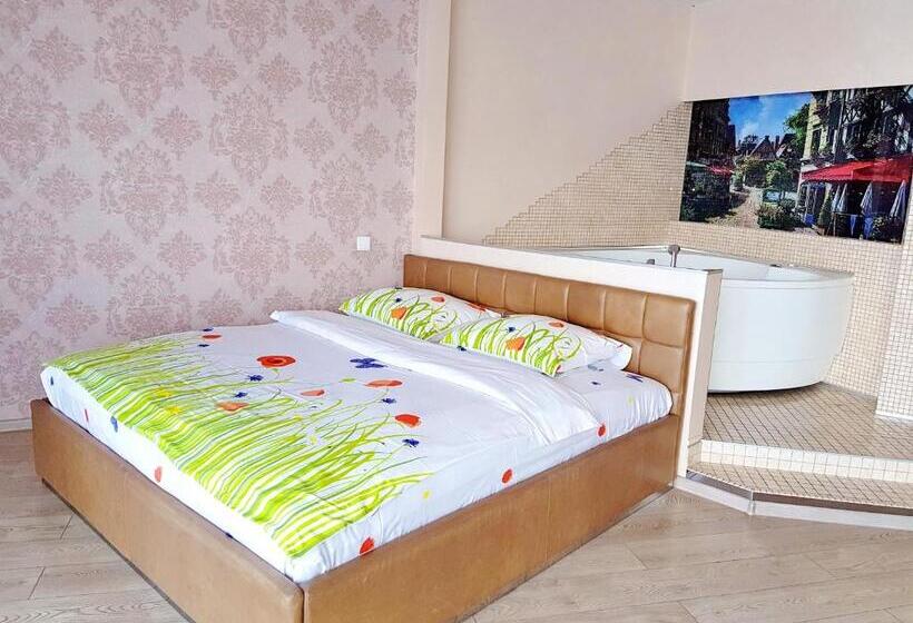 سوئیت با تخت بزرگ, Best Apartments In Most City, River View