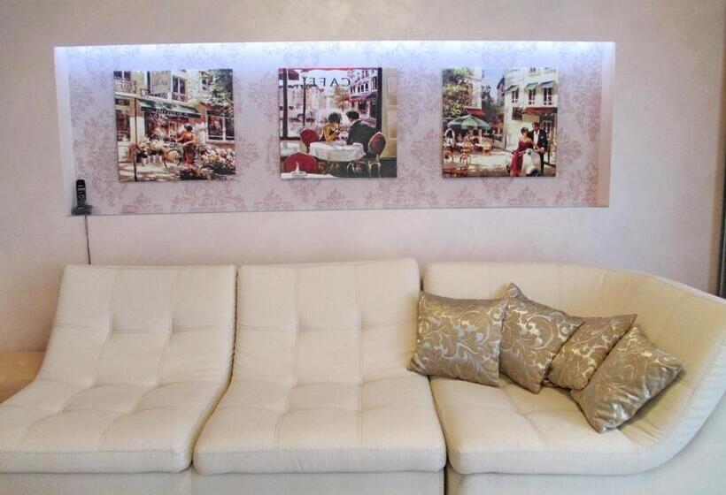 سوئیت با تخت بزرگ, Best Apartments In Most City, River View