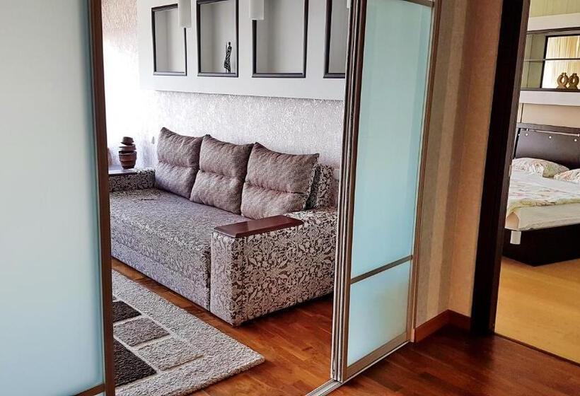 سوئیت 2 خوابه, Best Apartments In Most City, River View