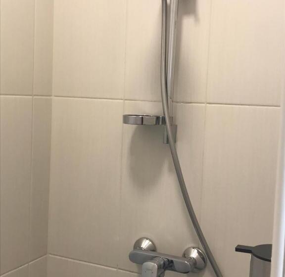 Fyrbädds Standardrum, 4 Hálószobás Pihenj Meg Vendégház