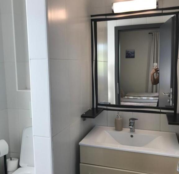 Fyrbädds Standardrum, 4 Hálószobás Pihenj Meg Vendégház