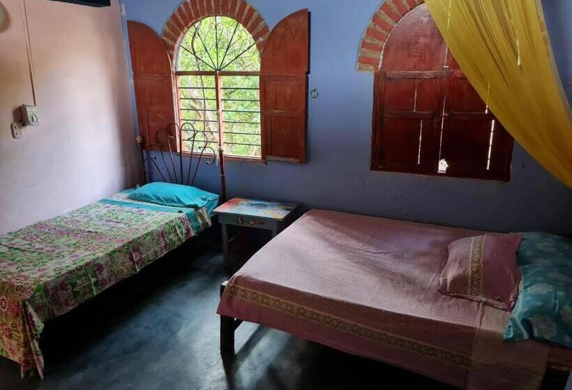 Номер Стандарт, El Garaje Hostal