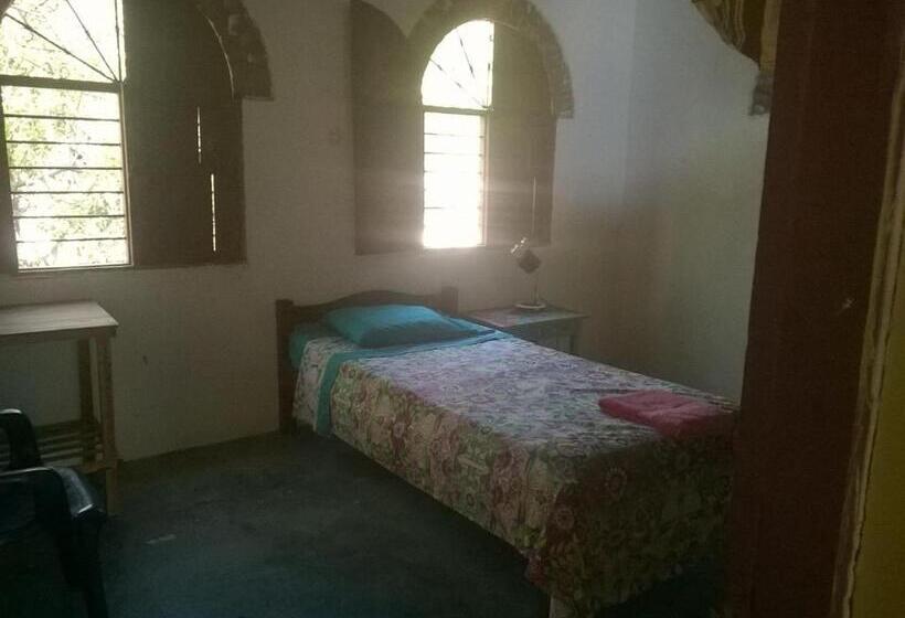 スタンダードルーム, El Garaje Hostal