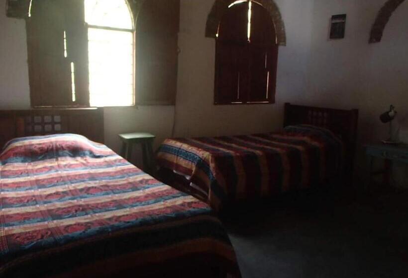 スタンダードルーム, El Garaje Hostal