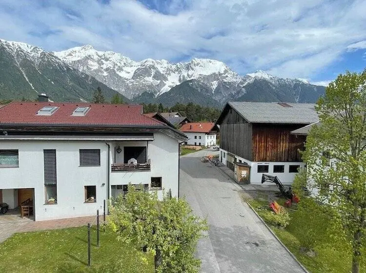 Perhehuone Vuoristonäkymä, Gästehaus Gastl