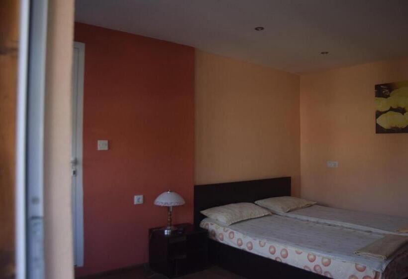 اتاق استاندارد با بالکن, Guest House Zdravets