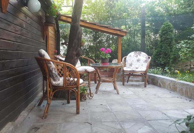 اتاق استاندارد سه تخته با بالکن, Guest House Zdravets