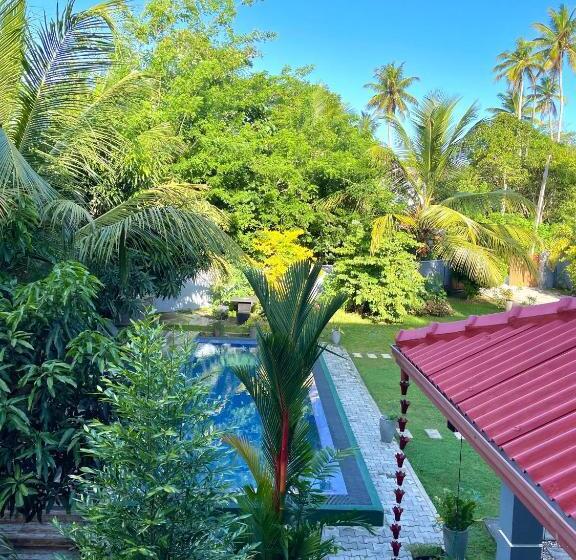 Номер Стандарт Вид на Бассейн, Shan Star Weligama