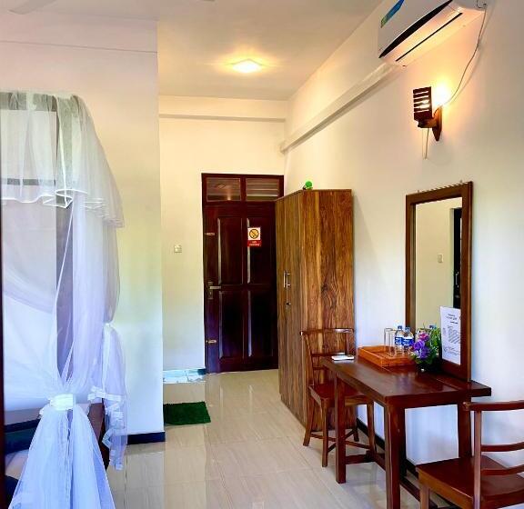 Номер Стандарт Вид на Бассейн, Shan Star Weligama