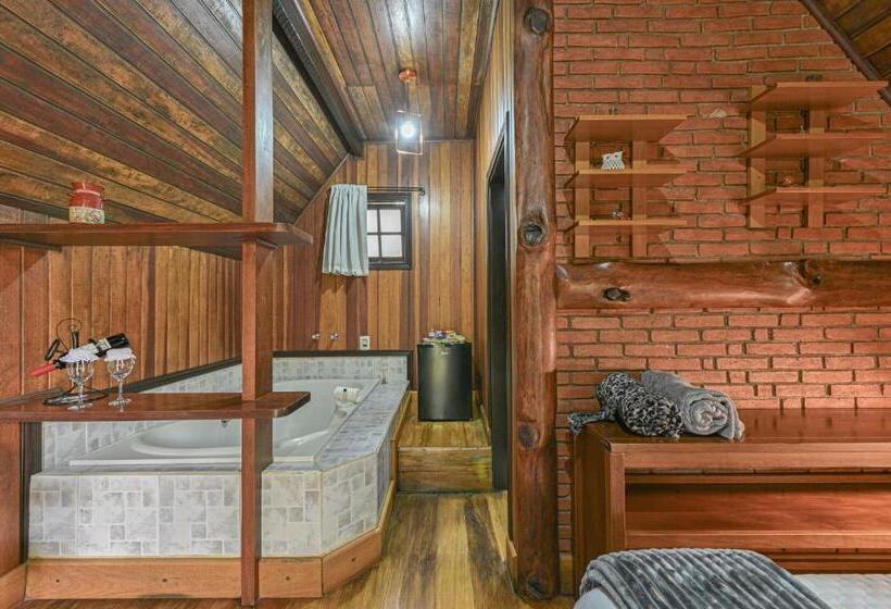 غرفة قياسية مزوَّدة بجاكوزي, Pousada Cantos E Contos