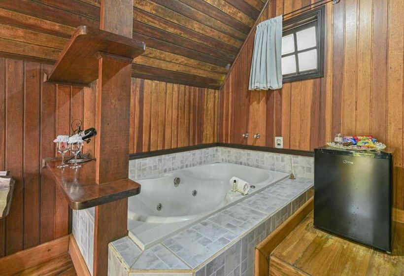 غرفة قياسية مزوَّدة بجاكوزي, Pousada Cantos E Contos