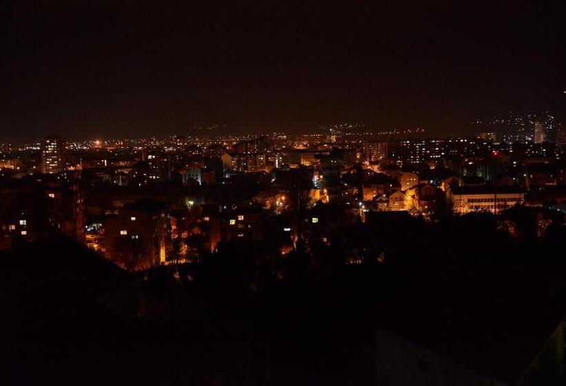 اتاق استاندارد سه نفره, Apartmani Vivaldi Niš