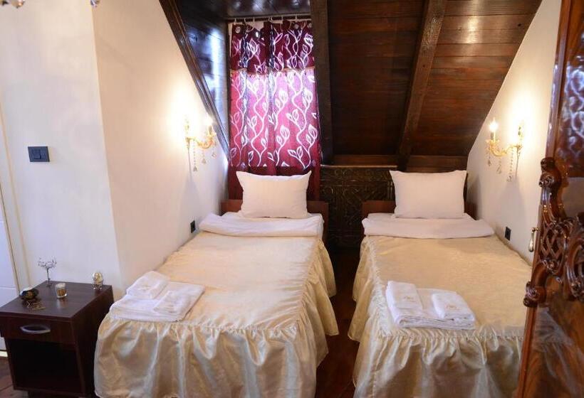 اتاق کلاسیک سه تخته, Apartmani Vivaldi Niš