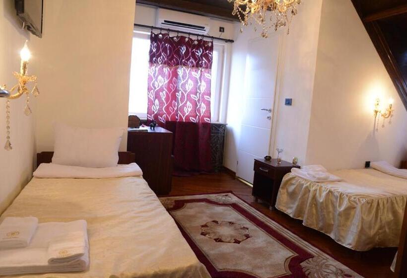 اتاق کلاسیک سه تخته, Apartmani Vivaldi Niš