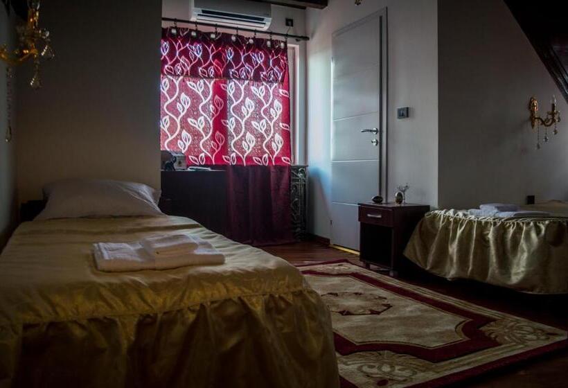 اتاق کلاسیک سه تخته, Apartmani Vivaldi Niš