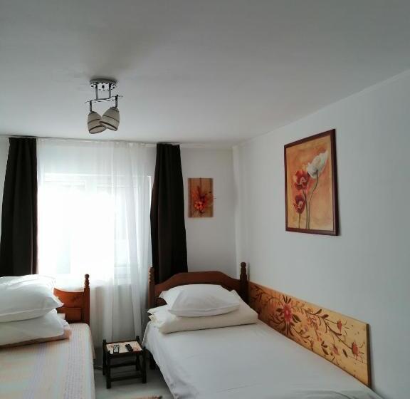 Camera Tripla Standard, Casa Nobilis