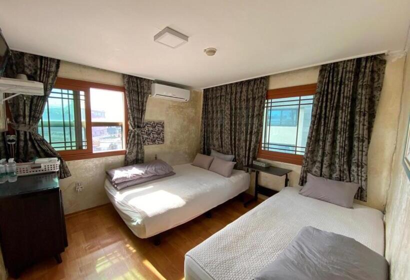 Номер Стандарт Трехместный, Gudeok Guesthouse