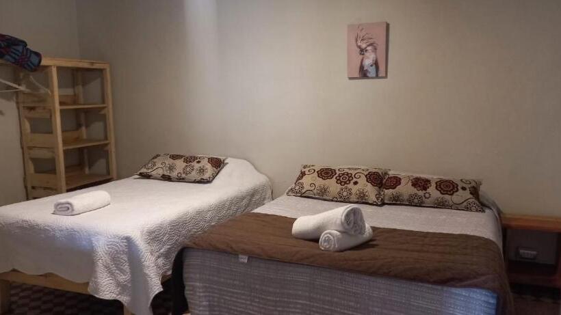 غرفة قياسية ثلاثية, Hostal Los Peñones