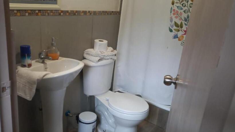 غرفة قياسية ثلاثية, Hostal Los Peñones