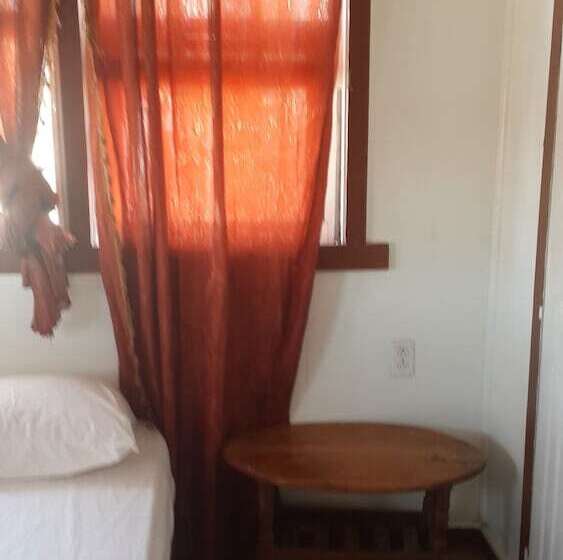 اتاق استاندارد با بالکن, Julian Guest House