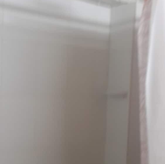 اتاق خانوادگی, Julian Guest House