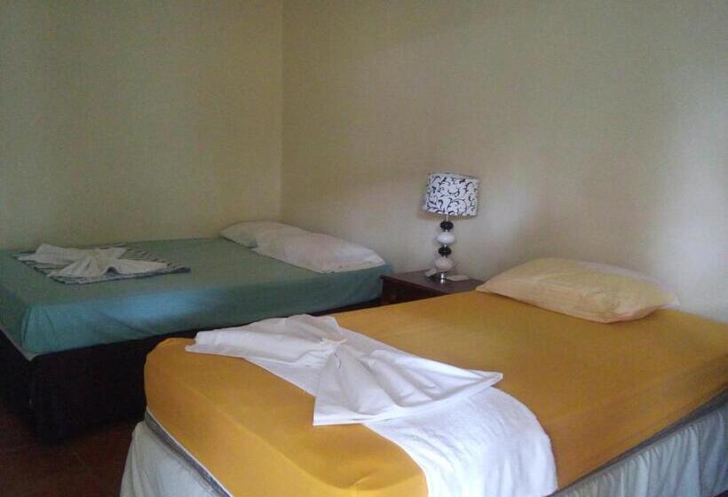 スタンダードトリプルルーム, Hostal Nathaly