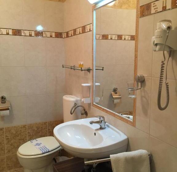 اتاق استاندارد چهار تخته, Vila Kristina