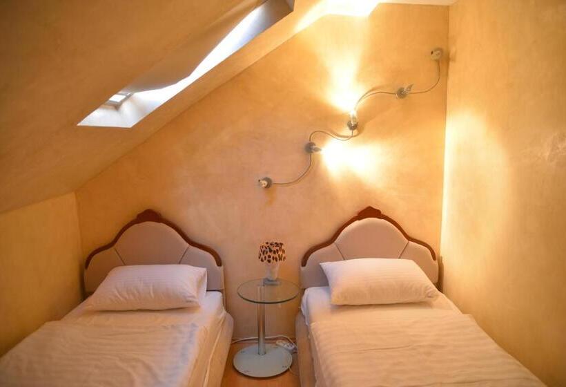 اتاق استاندارد چهار تخته, Vila Kristina