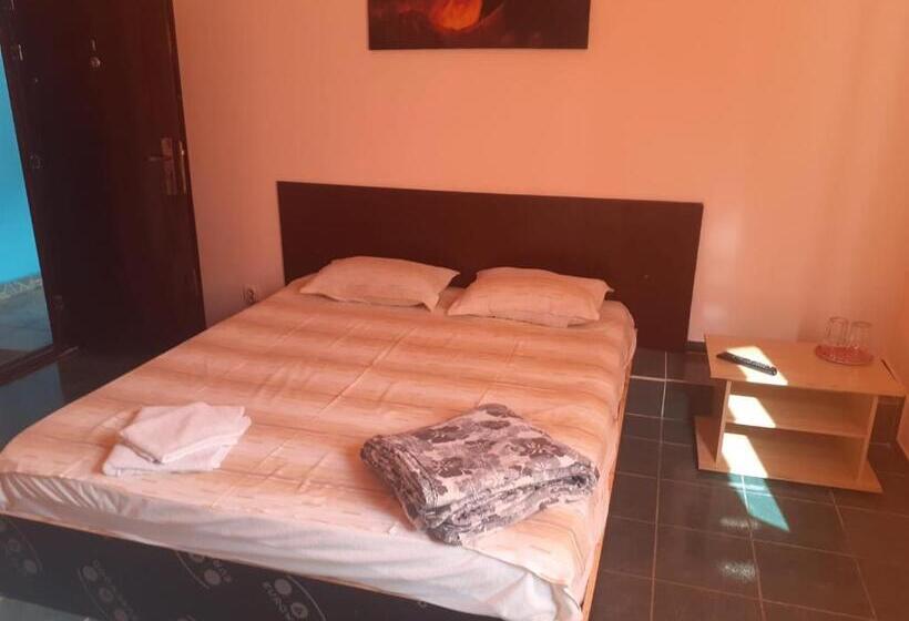 اتاق اکونومی, Casa Ana