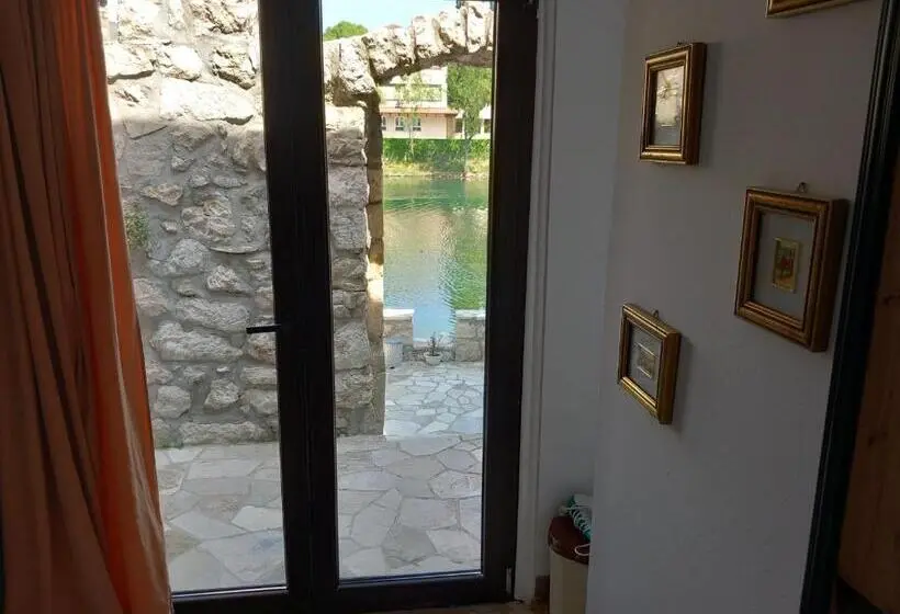 استودیو خانوادگی, Castello