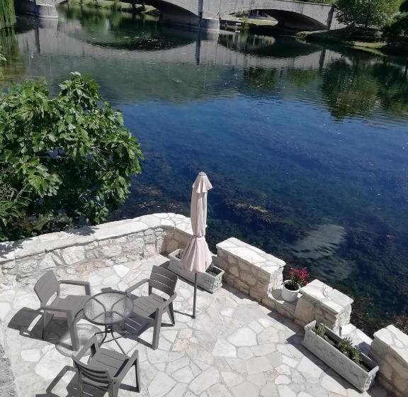 استودیو خانوادگی, Castello