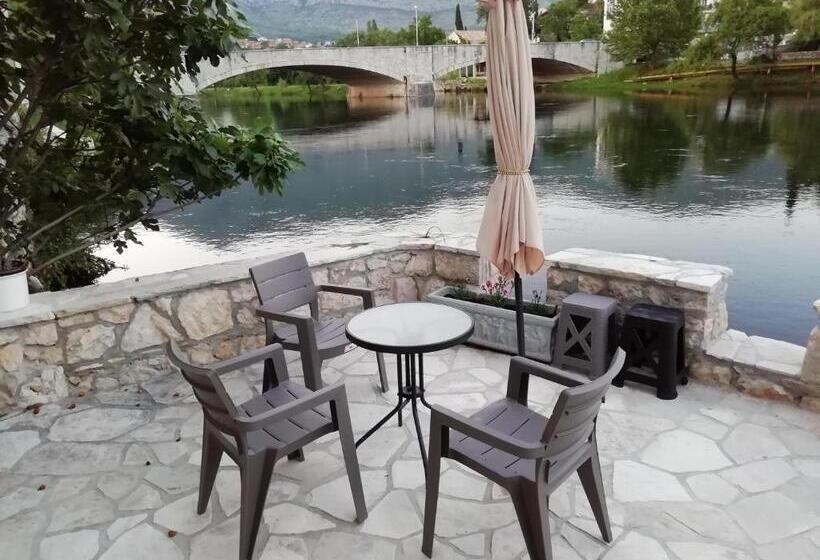 استودیو استاندارد با بالکن, Castello