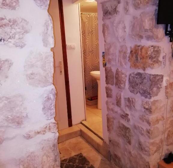 استودیو استاندارد با بالکن, Castello