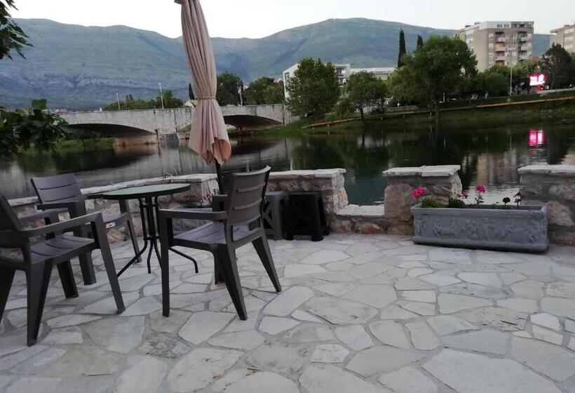 استودیو خانوادگی, Castello