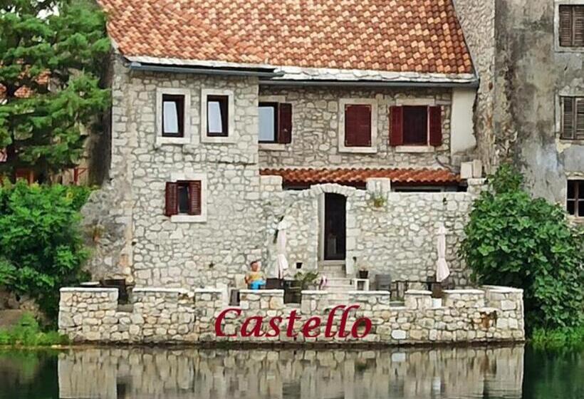 استودیو استاندارد با بالکن, Castello
