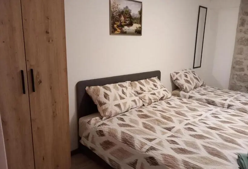 استودیو استاندارد با بالکن, Castello
