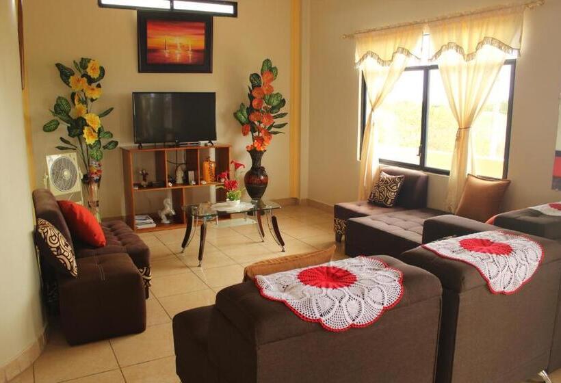 Апартаменты 3 Спальни, Hostal Romy