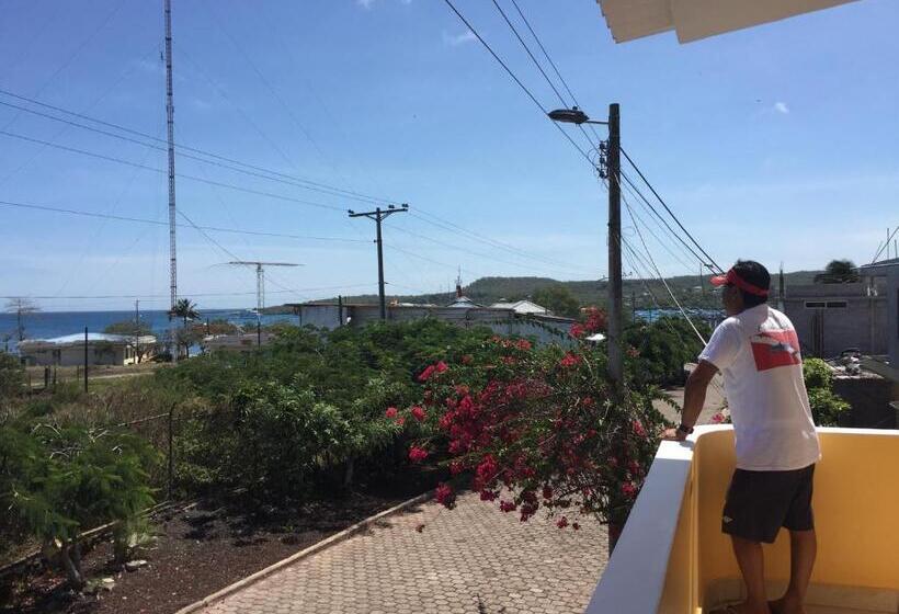 Апартаменты 3 Спальни, Hostal Romy